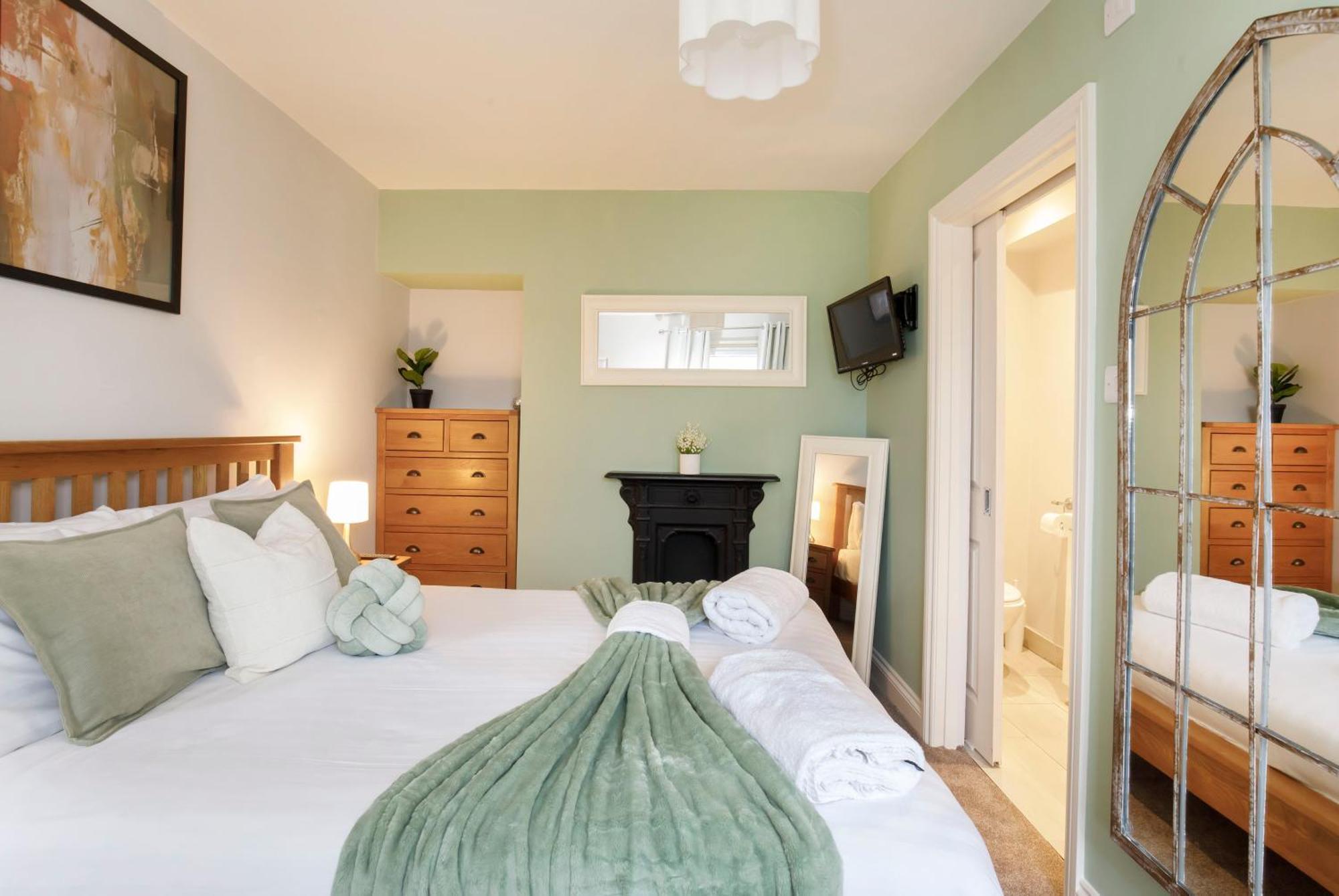 Patrick'S Pool- 4 Bedroom,4 Bathroom, Most Central Luxury Townhouse! - York — Photos 3